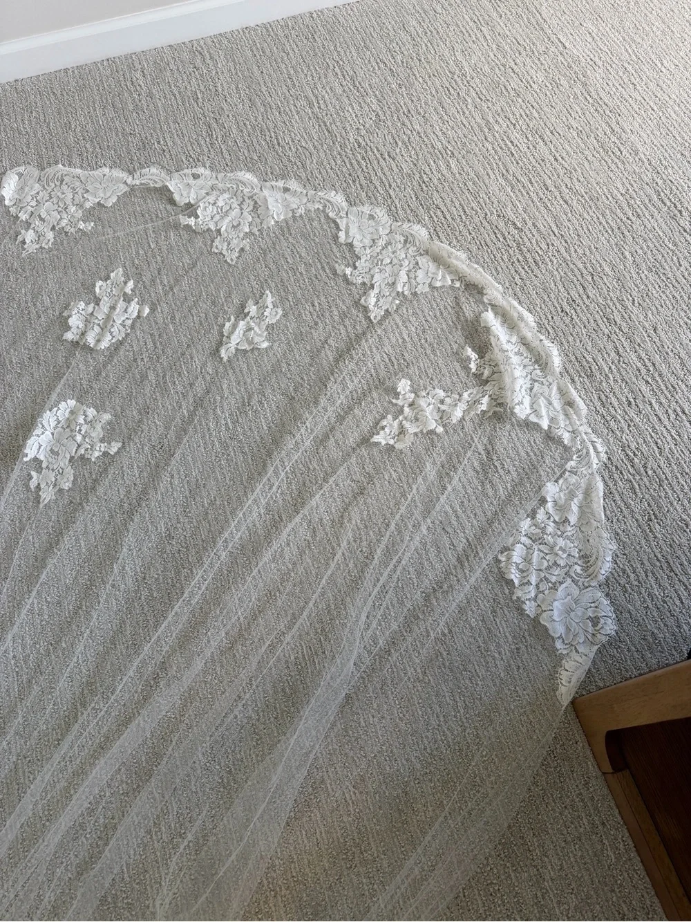 Sara Gabriel White Pilar Veil